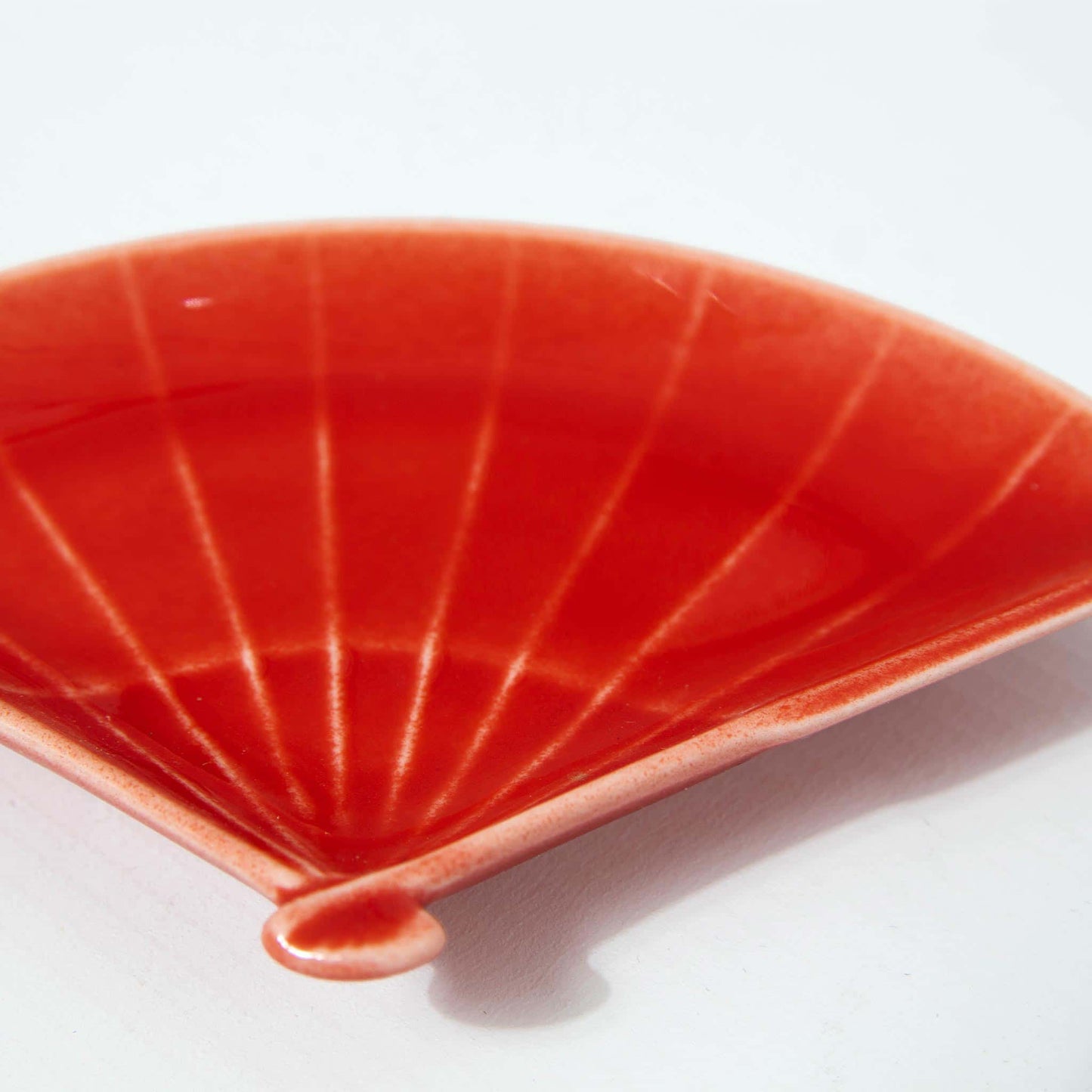 Small Plate Fan Red 13cm