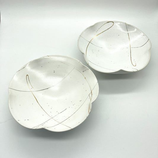 A Pair of White Flower-shaped Bowls